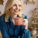 Taza personalizada de cerámica minimalista con 1 a 6 huellas y nombres regalo de uso diario aniversario y cumpleaños para familia