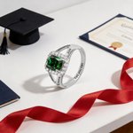 Anillo cuadrado personalizado de piedra de nacimiento con circón y texto grabado Regalo de finalización para graduados de la promoción de 2026