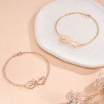 Bracelet personnalisé Mobius Infinity en forme de coeur de chat avec nom Bijoux élégants à porter au quotidien Cadeau d'anniversaire pour les amoureux des chats