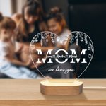 Personalisierte Mom We Love You Herzförmige LED-Nachtlicht mit 1-12 Kindernamen und hölzernen Basis Home Decor Muttertag Geburtstag Geschenk für Mama Oma