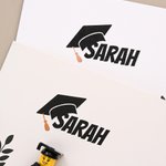 Personalizzato 3D Pixel Block Style Graduate Card Keychain Set con nome e bouquet Regalo di laurea felice per i compagni di classe laureati