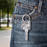 Porte-clés personnalisé en forme d'éléphant chanceux avec breloque initiale Accessoire de sac Cadeau d'anniversaire pour les femmes, les hommes et les amateurs d'éléphants