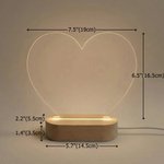 Gepersonaliseerd Geboortebloemen Hartvormige Acryl LED Nachtlampje met Houten Voet en 1–12 Namen Moederdag Verjaardagscadeau voor Mama en Oma