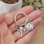 Porte-clés personnalisé en forme d'éléphant chanceux avec breloque initiale Accessoire de sac Cadeau d'anniversaire pour les femmes, les hommes et les amateurs d'éléphants