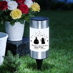 Lampe solaire de jardin personnalisé avec texte nom et année - Motif silhouette avec ailes d'ange - Cadeau commémoratif pour famille