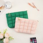 Gepersonaliseerde grote capaciteit gewatteerde make-up tas met parel initiële hanger dagelijks gebruik Moederdag Verjaardagscadeau voor vrouwen