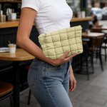 Gepersonaliseerde grote capaciteit gewatteerde make-up tas met parel initiële hanger dagelijks gebruik Moederdag Verjaardagscadeau voor vrouwen