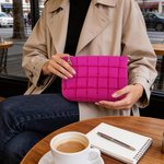 Gepersonaliseerde grote capaciteit gewatteerde make-up tas met parel initiële hanger dagelijks gebruik Moederdag Verjaardagscadeau voor vrouwen