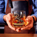 Bicchiere da whisky con nome personalizzato Retro Dragon 10 oz Rock Whiskey Gift for Man Bartender Whiskey Enthusiast