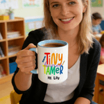 Personalisierte bunte winzige menschliche Dompteur 11 oz 15 oz Keramikbecher mit Namen täglichen Gebrauch Daycare Lehrer Tag Geburtstagsgeschenk für Vorschullehrer