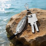 Llavero Rústico Personalizado Señuelo de Pesca con Borla Texto y Fecha Uso Diario Cumpleaños Jubilación Oficina Regalo para Padre Aficionado a la Pesca