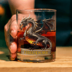 Bicchiere da whisky con nome personalizzato Retro Dragon 10 oz Rock Whiskey Gift for Man Bartender Whiskey Enthusiast