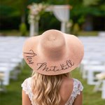 Personlig text Floppy Beach Hat med Pom-Poms Sommartillbehör Födelsedag Holiday Smekmånad Present för kvinnor