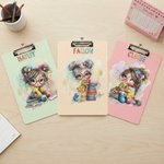 Porte-blocs en acrylique personnalisé avec nom Fille lisant un dessin animé Cadeau d'anniversaire pour étudiants