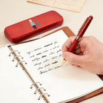 Personligt set med kulspetspenna och fodral i trä med namn Kontorsmaterial Födelsedagspresent till kollega Arbetskamrat