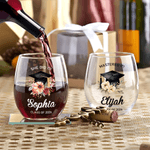 Tappo di laurea fiore personalizzato 15 oz Stemless Wine Glass con nome testo anno Home Bar trattare festa di laurea regalo per i laureati