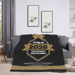 Personalisierte Multicolor Graduation Hut weiche Fleecedecke mit Jahr Schule Name und warmen Text Klasse von 2026 Geschenk für Absolventen