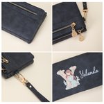 Personalizado de dibujos animados mamá y el bebé abrazos de cuero de la PU de embrague billetera con el nombre y la inicial de viaje esencial de uso diario Día de la Madre de regalo para mamá