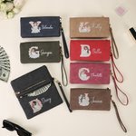 Personalizado de dibujos animados mamá y el bebé abrazos de cuero de la PU de embrague billetera con el nombre y la inicial de viaje esencial de uso diario Día de la Madre de regalo para mamá