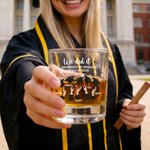 Personalisierte Throwing Graduation Caps 10 oz Old Fashioned Rock Whiskey Glas mit Namen Graduation Geschenk für Absolventen