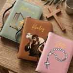 Couverture de livre biblique en cuir PU à motif chrétien multicolore personnalisé avec fermeture éclair pour le nom et poignée de transport Baptême Cadeau de vacances religieux pour les chrétiens