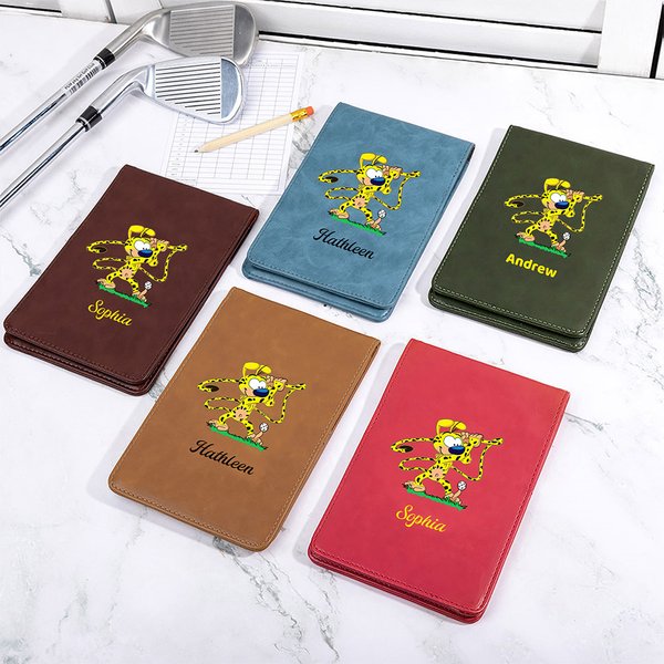 Porte carte de score de golf en cuir PU avec nom Cadeau pour les amateurs de golf | Callie × Marsupilami®.