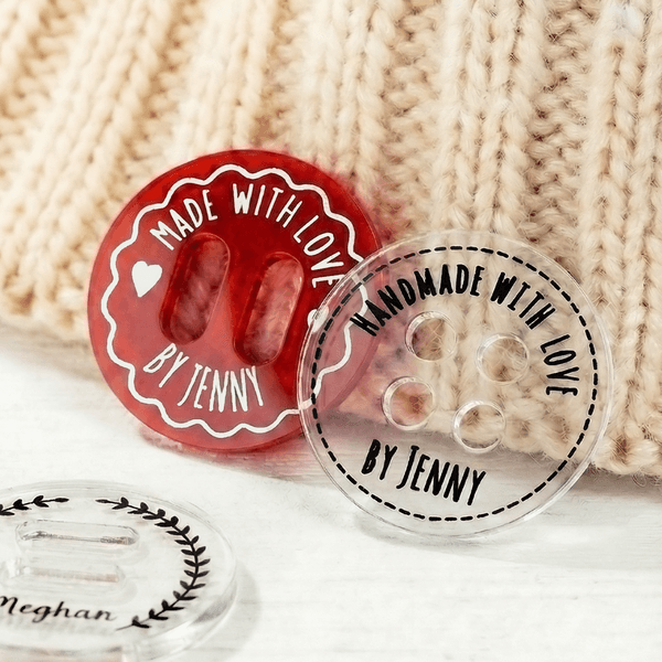 Gepersonaliseerde handgemaakte met liefde acryl knop kleding hoed labels met naam Set van 10 verjaardagscadeau voor breien haken liefhebbers