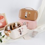 Personalisierte Cartoon-Figur Name Kosmetiktasche mit Geburtsblume PU-Leder Tragbare Große Öffnung Makeup-Tasche Geburtstag Geschenk für Damen Mädchen