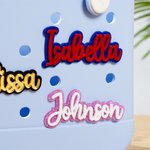 Gepersonaliseerde Multicolor Glitter Naam Acryl Tas Knoop Bedel Accessoires voor Bogg Verjaardag Strandfeest Zomer Vakantie Cadeau voor Haar