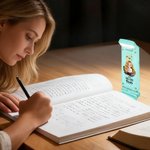 Lámpara de lectura con clip personalizada LED recargable con personaje animado nombre y texto regalo de cumpleaños para amantes de la lectura