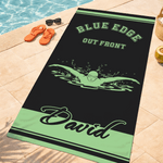 Serviette de plage surdimensionnée avec nom et texte, personnalisée avec silhouette de nageur multicolore, utilisation plage et voyage, cadeau d'anniversaire pour les amateurs de natation