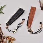 Gepersonaliseerde Multi-patroon Zwart Bruin PU Lederen Saxofoon Nekband met Naam Performance Gebruik Verjaardagscadeau voor Muzikant Performer