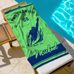 Serviette de plage surdimensionnée avec nom et texte, personnalisée avec silhouette de nageur multicolore, utilisation plage et voyage, cadeau d'anniversaire pour les amateurs de natation