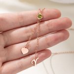 Personligt födelsesten-halsband med hjärthänge Delikat smycke med initialer Dagligt bruk Födelsedagspresent till mamma Flickvän