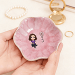 Personalizzato Cartoon Character Birth Flower Ceramic Scalloped Edge Trinket Jewelry Dishish con nome Festa della Mamma Regalo di compleanno per le donne