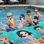 Toalla de playa personalizada de gran tamaño y secado rápido con temática marina y nombre regalo de cumpleaños para todos