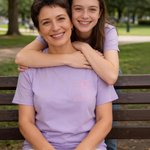 Personalisiertes T-Shirt mit Line-Art-Stickerei nach Foto | mit Wunschtext | Sweatshirt und Hoodie | Geburtstag Muttertag Geschenk für Familie Freunde