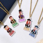 Gepersonaliseerde Glitter Cartoon Karakter Afstuderen Cap Charm Tassel Decoratie met Naam en Jaar Afstuderen Gift voor Afgestudeerden Vrienden