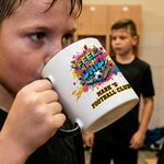 Personalisierte Street Style Soccer Club 11 oz 15 oz Keramik Becher Untersetzer mit Text und Name Game Day Geburtstag Geschenk für Fußball-Liebhaber