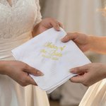 Mouchoir carré 100 % coton brodé avec boîte cadeau et plaque d'identité Cadeau de mariage pour père et mère