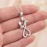 Personalisierte herzförmige Mutter-Tochter-Umarmung Halskette mit Namen zierlichen Schmuck täglich tragen Muttertag Geschenk für Mama Oma