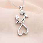 Personalisierte herzförmige Mutter-Tochter-Umarmung Halskette mit Namen zierlichen Schmuck täglich tragen Muttertag Geschenk für Mama Oma