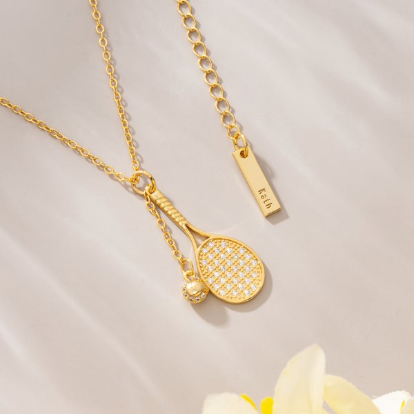 Personalisierte Zirkon Tennisschläger Halskette mit eingraviertem Text Exquisite Schmuck täglichen Gebrauch Geburtstag Tennisplatz Geschenk für Tennisliebhaber Spieler