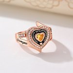 Bague personnalisée en Zircon Heart Birthstone avec nom gravé année et texte Anniversaire Graduation Gift for Graduates