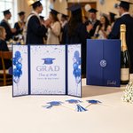 Personalizzato Grad Cap Balloon Congrats Libro degli ospiti pieghevole con nome scuola e anno Party Decor Regalo di laurea per laureati