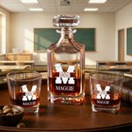 Gepersonaliseerde Graduation Cap Initial Whiskey karaf met naam en jaar Afstudeerfeest cadeau voor afgestudeerden Whiskey liefhebbers