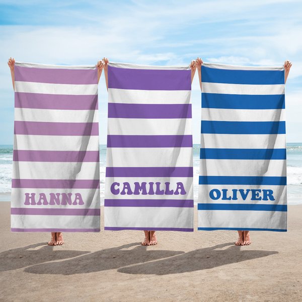 Personlig strandhandduk med namn snabbtorkande extra stort badlakan med klassiska ränder perfekt som sommarpresent och resemåste