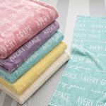 Couverture Personnalisée Multicolore pour Bébé avec Nom Décoration de la Maison Douche de Bébé Cadeau d'Anniversaire pour Nouveaux Parents Famille