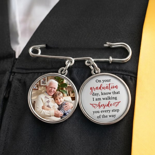Personalisierte Walking Beside You Every Step 1-2 Fotos Brosche Pin mit Text Memorial Graduation Geschenk für Absolventen