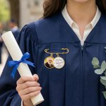 Personalisierte Walking Beside You Every Step 1-2 Fotos Brosche Pin mit Text Memorial Graduation Geschenk für Absolventen